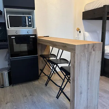 Bed College 3*